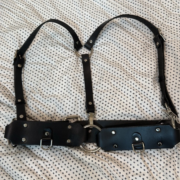 Zana Bayne hunter harness belt